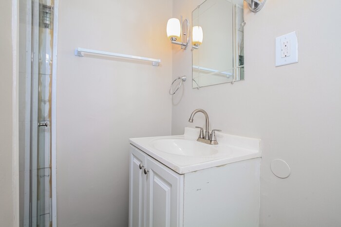 Building Photo - 4931 Fairfield Cir
