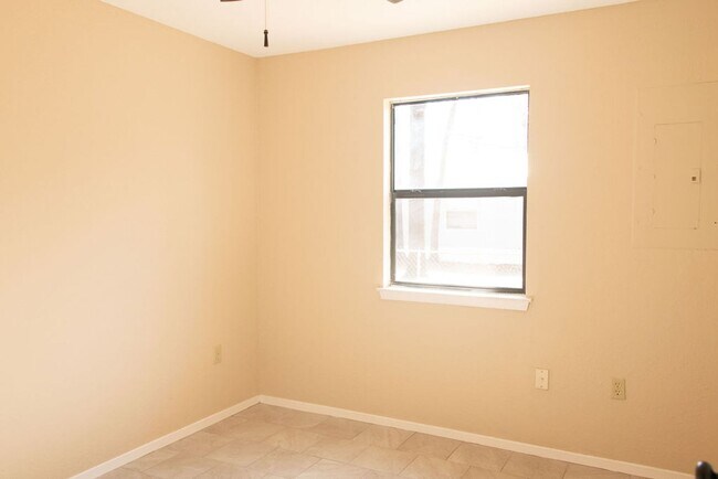 Building Photo - Newly Remodeled 3/2/1 on Wooded Lot