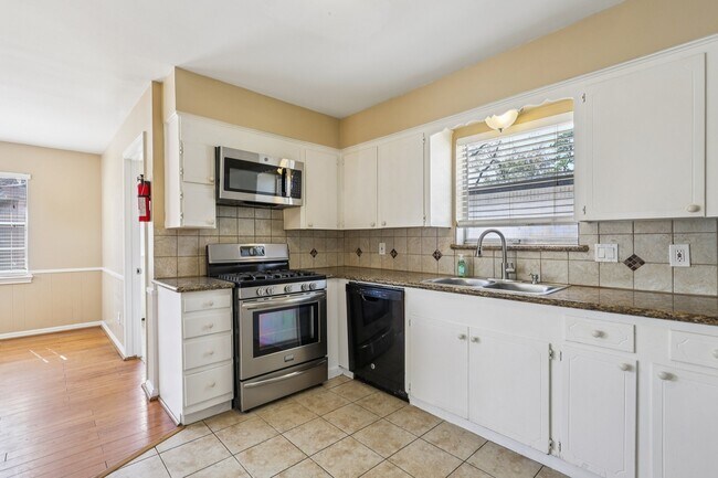 Building Photo - 10015 Warwana Rd