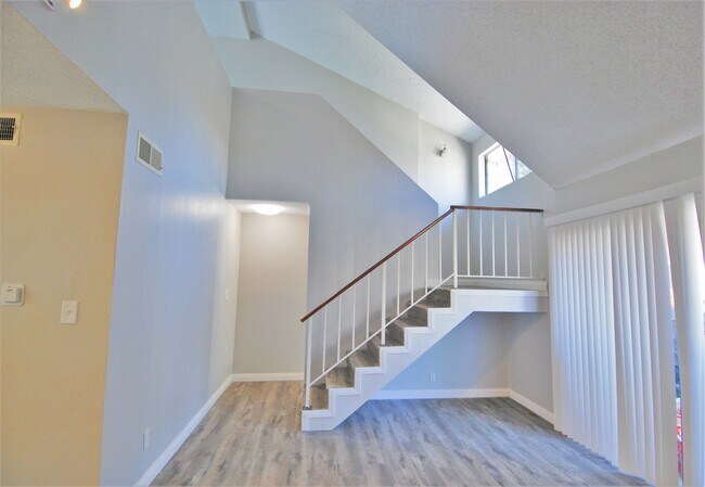 Building Photo - 746 N Eucalyptus Ave