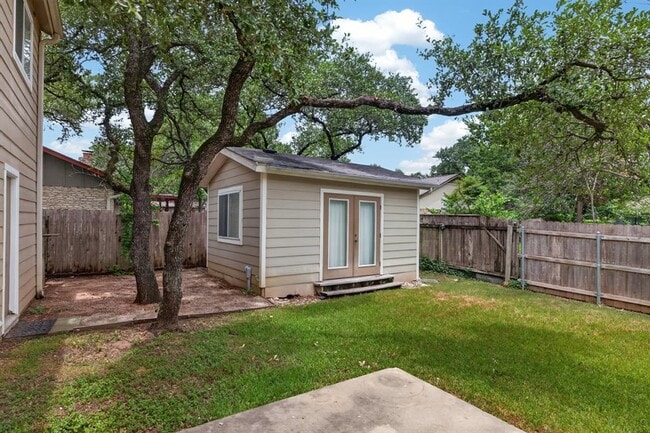 Building Photo - 1202 Knollpark Cir