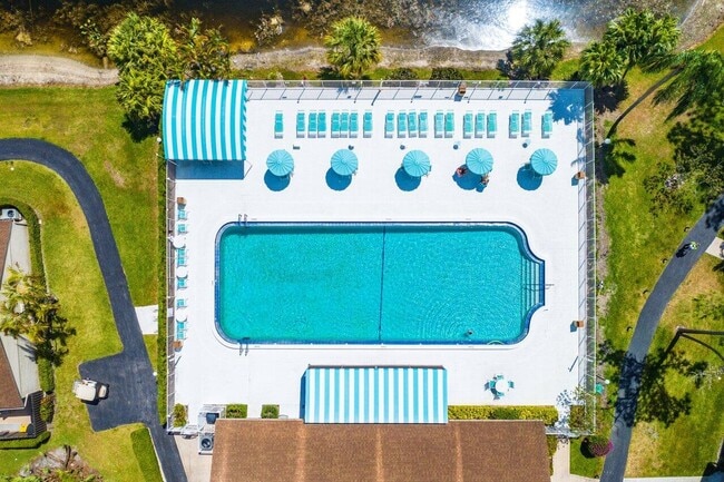 Building Photo - 723 Sunny Pine Way