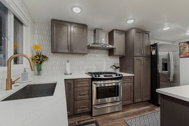 Building Photo - 2065 E Bo Mar Dr