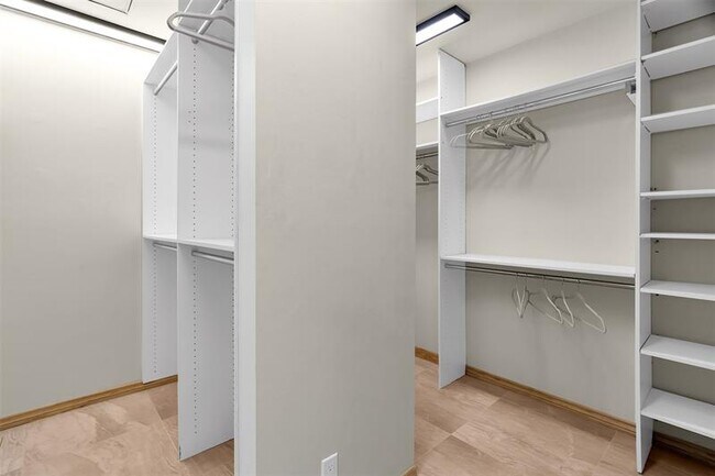 Building Photo - 18 Nurmi Dr