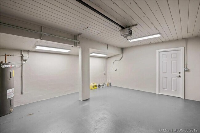 Building Photo - 2539 Wabash Dr