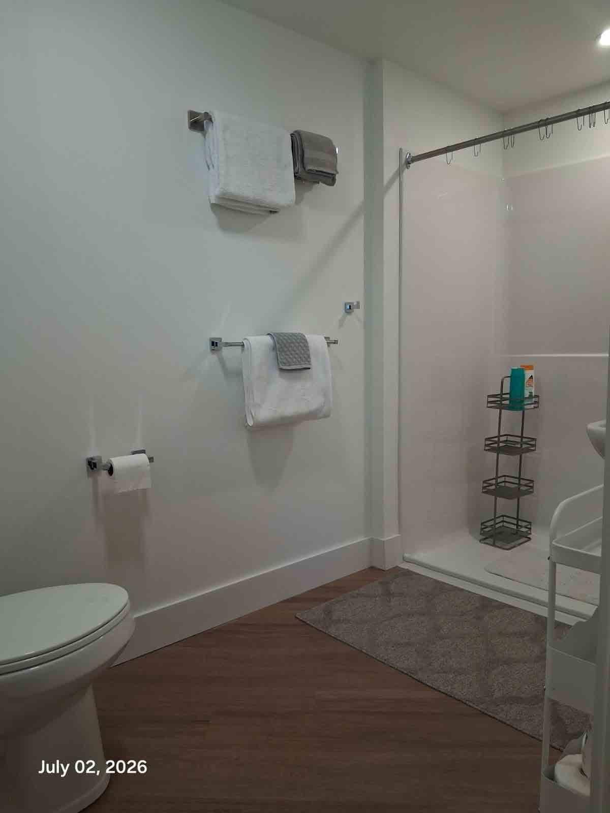 bath with low threshold shower - 517 18th St