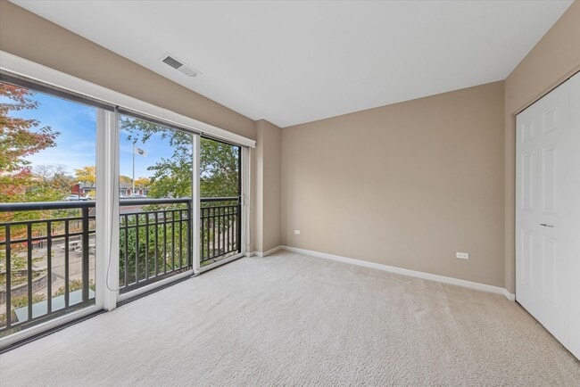 Building Photo - 255 E Liberty Dr