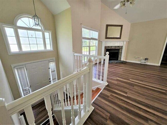 Building Photo - 197 Meadow Spring Ct