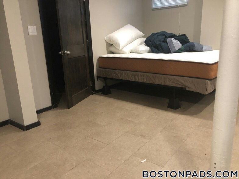 Building Photo - 46 Creighton St