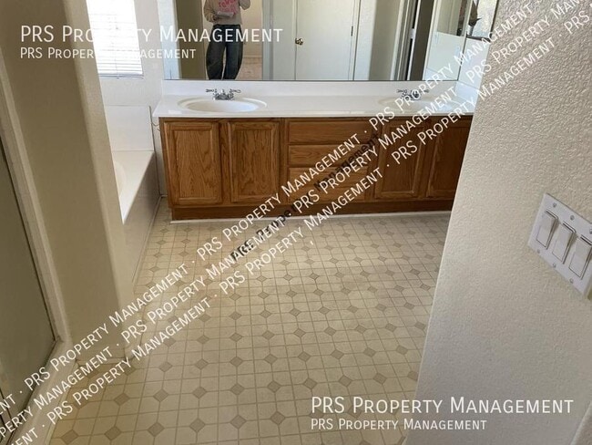 Building Photo - 324 W Colt Rd