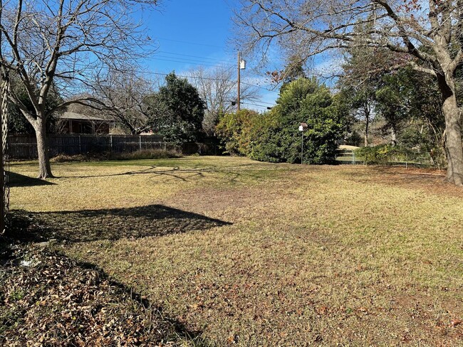 Building Photo - Lovely secluded home in Waco!