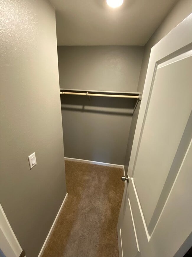 Building Photo - Beautiful home in desirable neighborhood for rent in Visalia CA