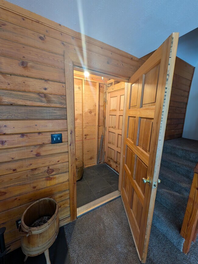 Building Photo - 3137 Ridge Rd