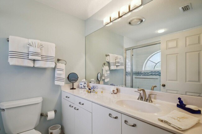 Building Photo - 16481 Riverwind Dr