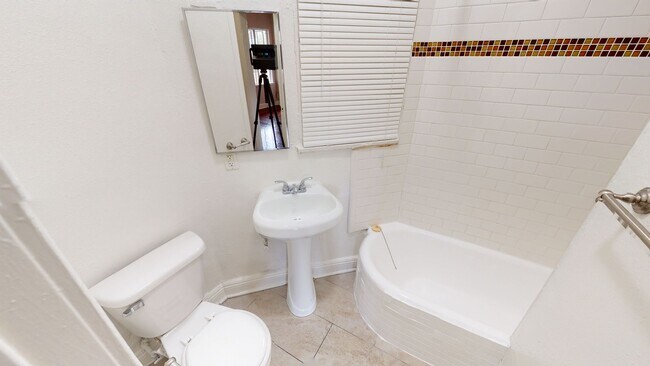 Building Photo - Budlong Apartments...Newly Renovated Studi...