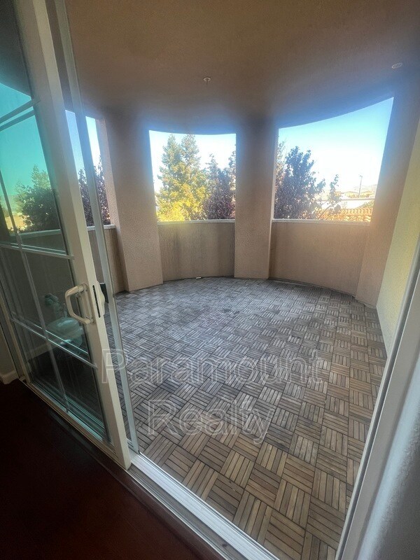 Building Photo - 700 S Abel St