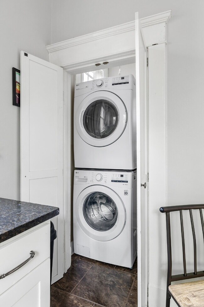 Building Photo - The Laurens Cottage | University Hill