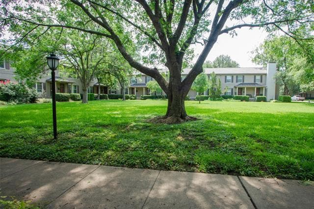 Building Photo - 6438 Bordeaux Ave
