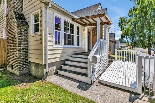 Building Photo - Charming 3 Bedroom Home in Bremerton