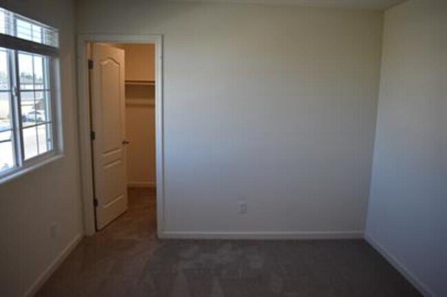 Building Photo - 4297 Lasalle Dr