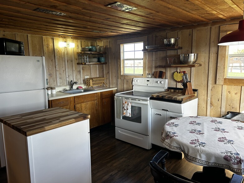 Building Photo - 810 Watt Canyon Rd