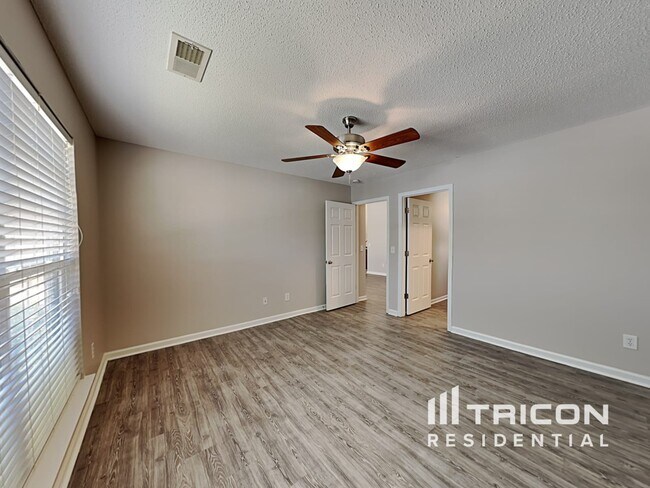 Building Photo - 205 Spring Frost Dr