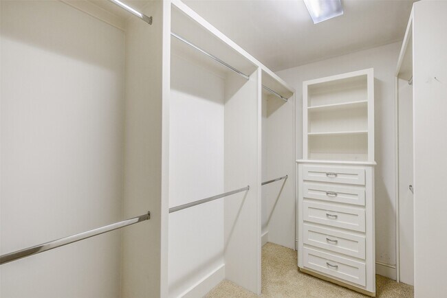 Building Photo - 2301 Park St