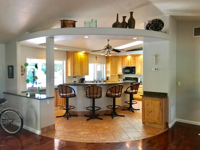 Building Photo - 185 E Cercado Ln