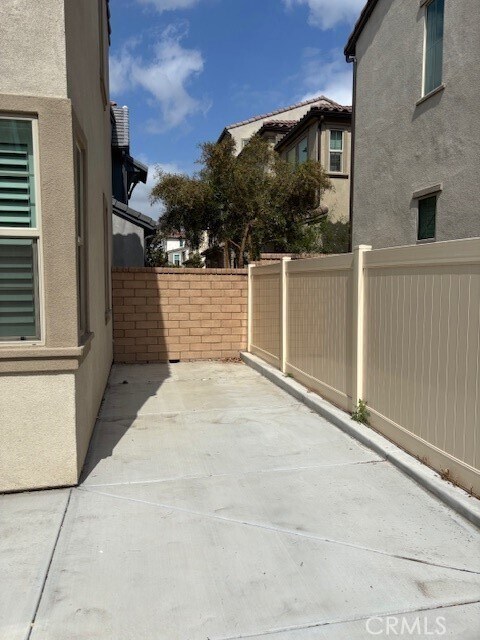 Building Photo - 16173 Paddock Ave