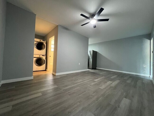 Building Photo - 351 Ave N NE