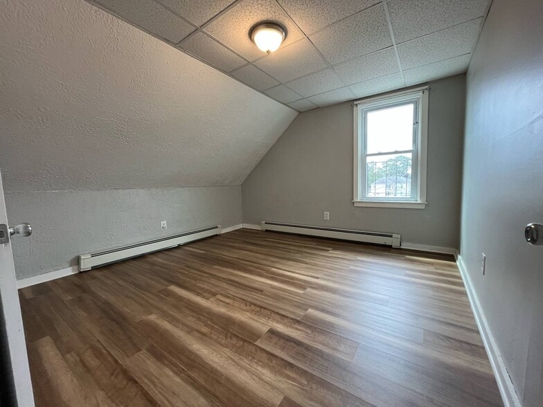 Bedroom 1 with walk-in closet - 658 Central Ave