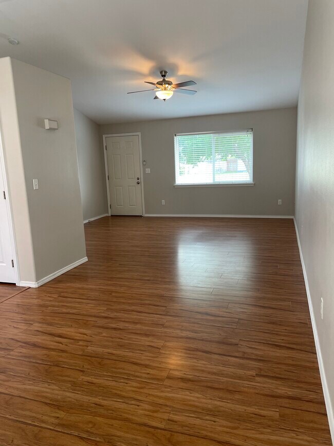 Building Photo - 4884 Thrush Ln