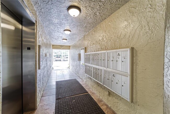 Building Photo - 13618 Greenfield Dr