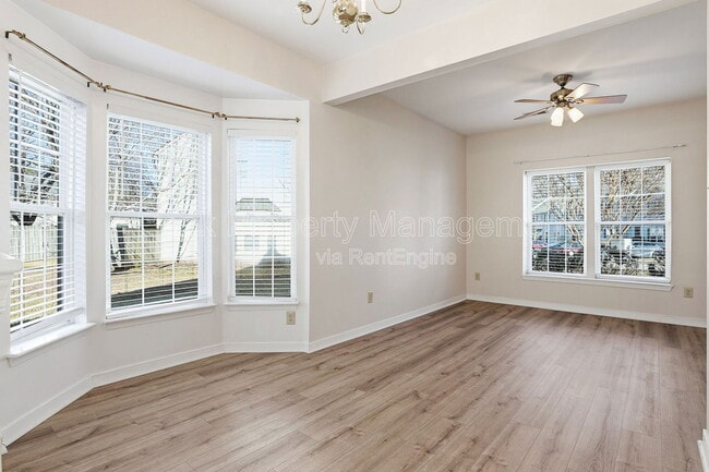 Building Photo - 2930 Queensland Dr