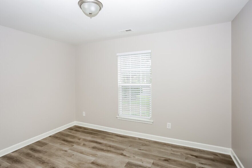 Building Photo - 6754 Thistle Down Dr