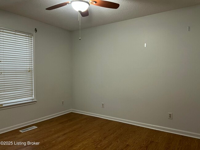 Building Photo - 47 N Country Dr