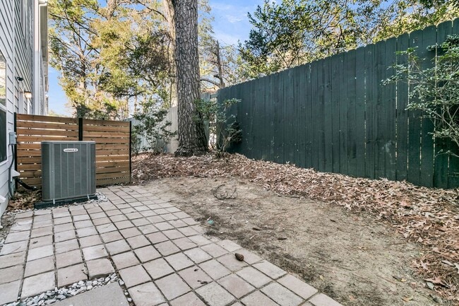 Building Photo - Gorgeous 3-Story Townhome in Park Circle | 3BR + Flex Space + Garage