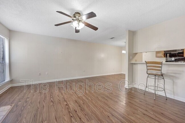 Building Photo - 155 Marilyn Dr