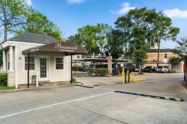 Building Photo - 2750 Holly Hall St