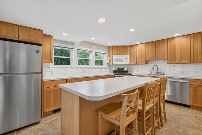 Building Photo - 432 Plainsboro Rd