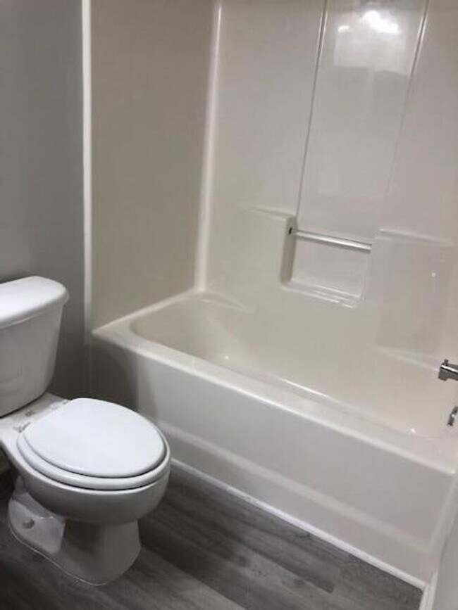 Building Photo - 2 Bedroom 2.5 Bath Townhome in Summer Wood!