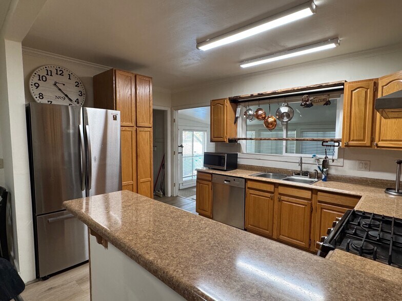 Building Photo - 712 E Washington St