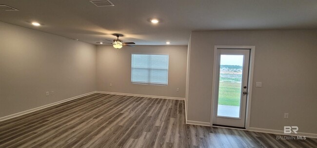 Building Photo - 388 Winters Ave