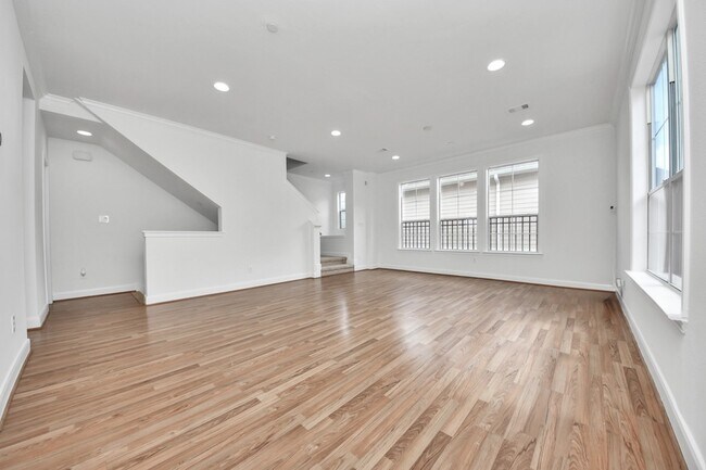 Building Photo - 3001 Murworth Dr
