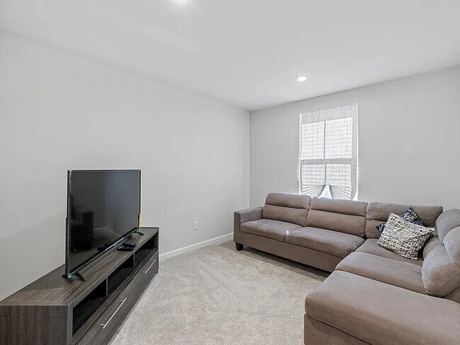 Building Photo - Lease OR Lease to Own