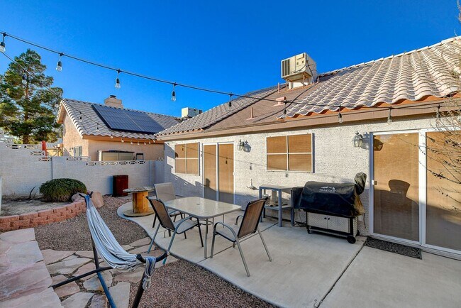 Building Photo - Fully Furnished 1-Story Home for Rent in t...