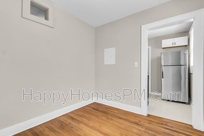 Building Photo - 2308 Aintree Ave