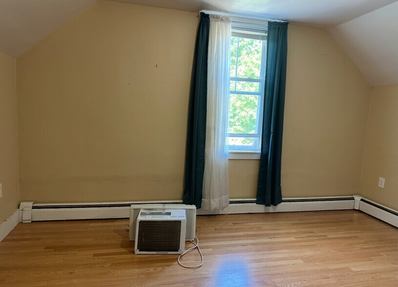 Building Photo - 19 Holbrook Ct