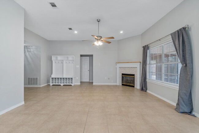 Building Photo - 65 Bay Tree Dr