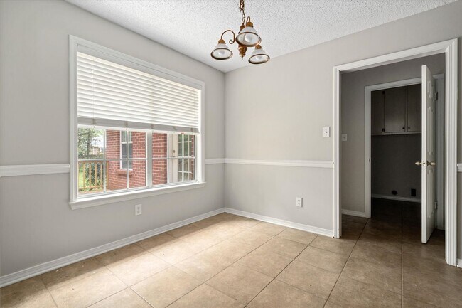 Building Photo - 10020 Silverthorne Ct
